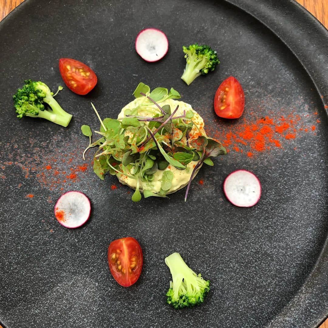 雨月衣さんのインスタグラム写真 - (雨月衣Instagram)「今日は久しぶりの贅沢なランチ。 ココシエールで。 ローストビーフ丼。 柔らか。肉多め。美味し。 #ホテルココグラン高崎  #マツコさんおすすめ #ココシエール」8月18日 21時57分 - ugetsukoromo