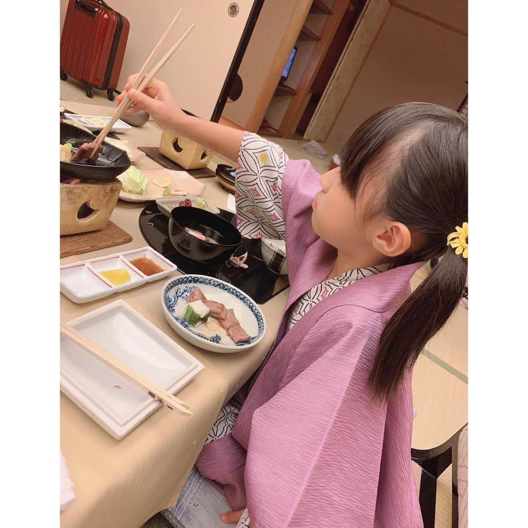 葉月樹里さんのインスタグラム写真 - (葉月樹里Instagram)「脳も身体もリセットされる何もしなくていい空間、好き。 . . .  #葉月樹里 #soiréeine #ソワレーヌ #荒川はん #保護者 @chis2nyan0520  #温泉 #有馬温泉 #有馬 #月光園鴻朧館  #月光園 #夏でも海より温泉派 #温泉飯が好きすぎるんだよ #次はスタッフ様を連れていこう #ずりおんせん」8月18日 21時54分 - hazukijuri