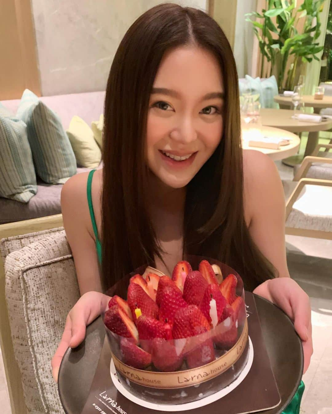 マーイ＝ナパサシ スラワンさんのインスタグラム写真 - (マーイ＝ナパサシ スラワンInstagram)「Birthday week ของหมวย❣️ยาวนานมากอาทิตย์นี้👧🏻🎂💥 ขอบคุณทุกคนมากๆเลยนะคะ ขอบคุณสำหรับทุกคำอวยพรเลย ขอให้สิ่งดีๆย้อนกลับไปสู่ทุกคนเหมือนกันน้า:)) ปล.ขออภัยแทคได้ไม่หมดเพราะมันได้แค่20คนเอง #16082019」8月18日 21時59分 - mind_napasasi