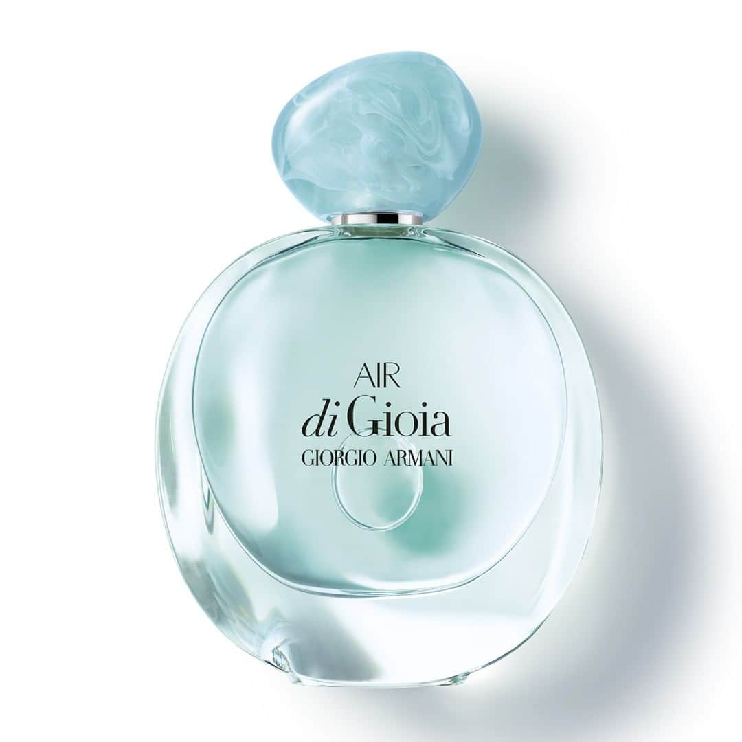 Armani Beautyさんのインスタグラム写真 - (Armani BeautyInstagram)「A floral scent infused with a splash of sea spray, AIR DI GIOIA is joyful, energetic and free.  #ArmaniBeauty #ScentOfGioia #AirDiGioia #fragrance」8月18日 21時59分 - armanibeauty