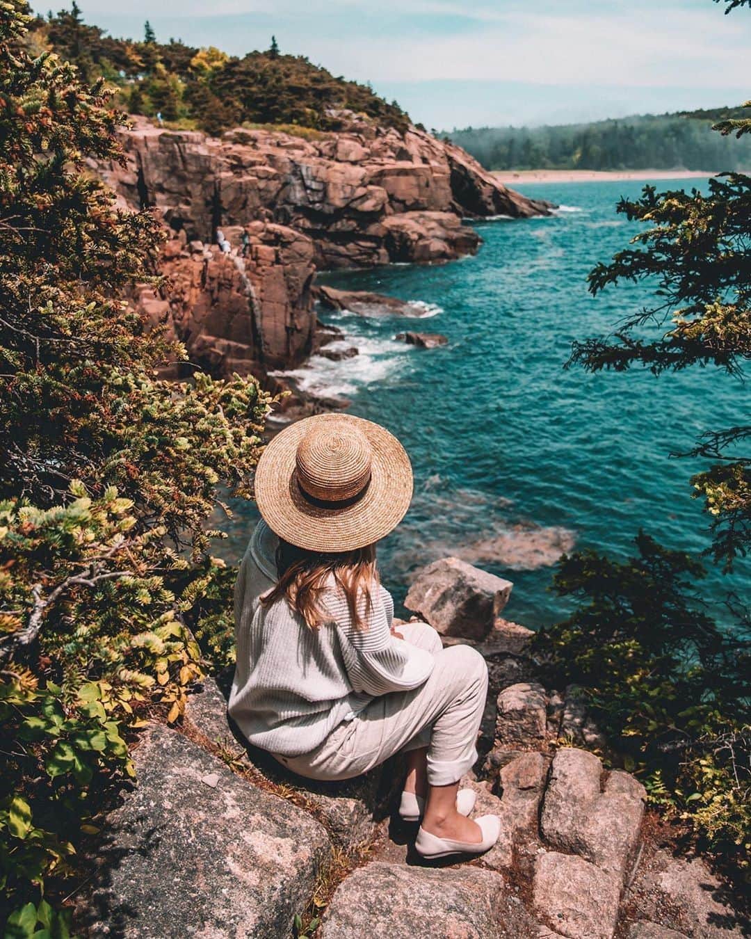Visit The USAさんのインスタグラム写真 - (Visit The USAInstagram)「“Feels as if I photoshopped myself into a beautiful painting of Acadia National Park 🎨.” There is no shortage of stunning views on the beautiful coast of Maine. It’s no wonder this park is considered a national treasure. 📷: @mvandersluis #VisitTheUSA」8月18日 22時00分 - visittheusa