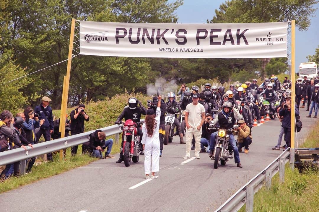 Racer X Onlineさんのインスタグラム写真 - (Racer X OnlineInstagram)「What better place to visit in the summer than the south of France—especially during the arts-and-motorcycles party known as Wheels & Waves. Read FRENCH DRESSING in the October 2019 issue of Racer X magazine. Preview the October issue sponsored by @airmedcare_network and become a subscriber for just 99 cents. | Link in bio⁠」8月18日 22時00分 - racerxonline