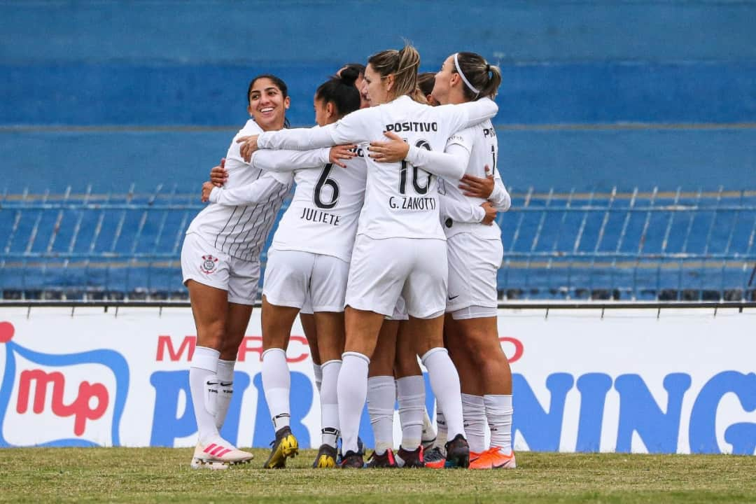 コリンチャンスさんのインスタグラム写真 - (コリンチャンスInstagram)「Fiel, o @corinthiansfutebolfeminino joga logo mais, às 15h, diante da Ferroviária, pelo Campeonato Paulista em Araraquara, com entrada franca. E se vencer, poderá igualar o recorde mundial de 27 triunfos consecutivos! Vamos torcer pelas minas do Timão!⠀ ⠀ 📷 Bruno Teixeira/Ag. Corinthians⠀ ⠀ #RespeitaAsMinas #VaiCorinthians」8月18日 22時00分 - corinthians