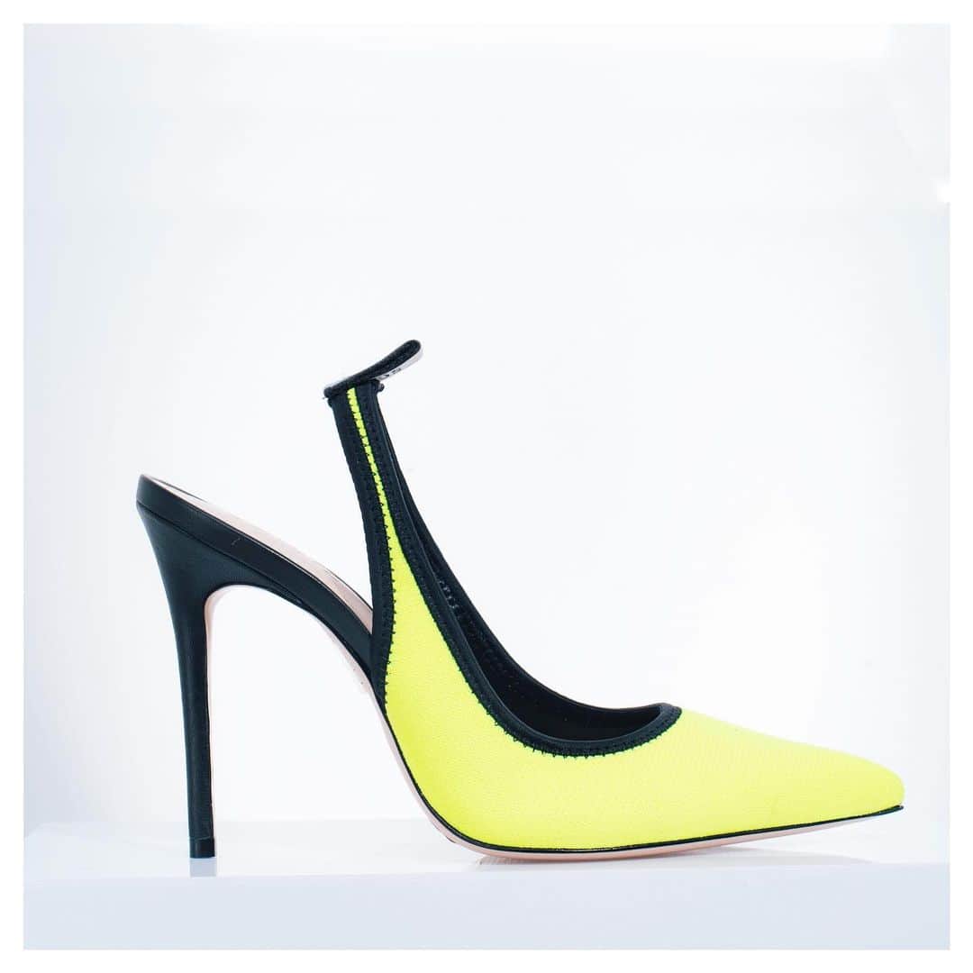Schutzのインスタグラム：「SPORTY NEON CRUSH. #schutzsummer」