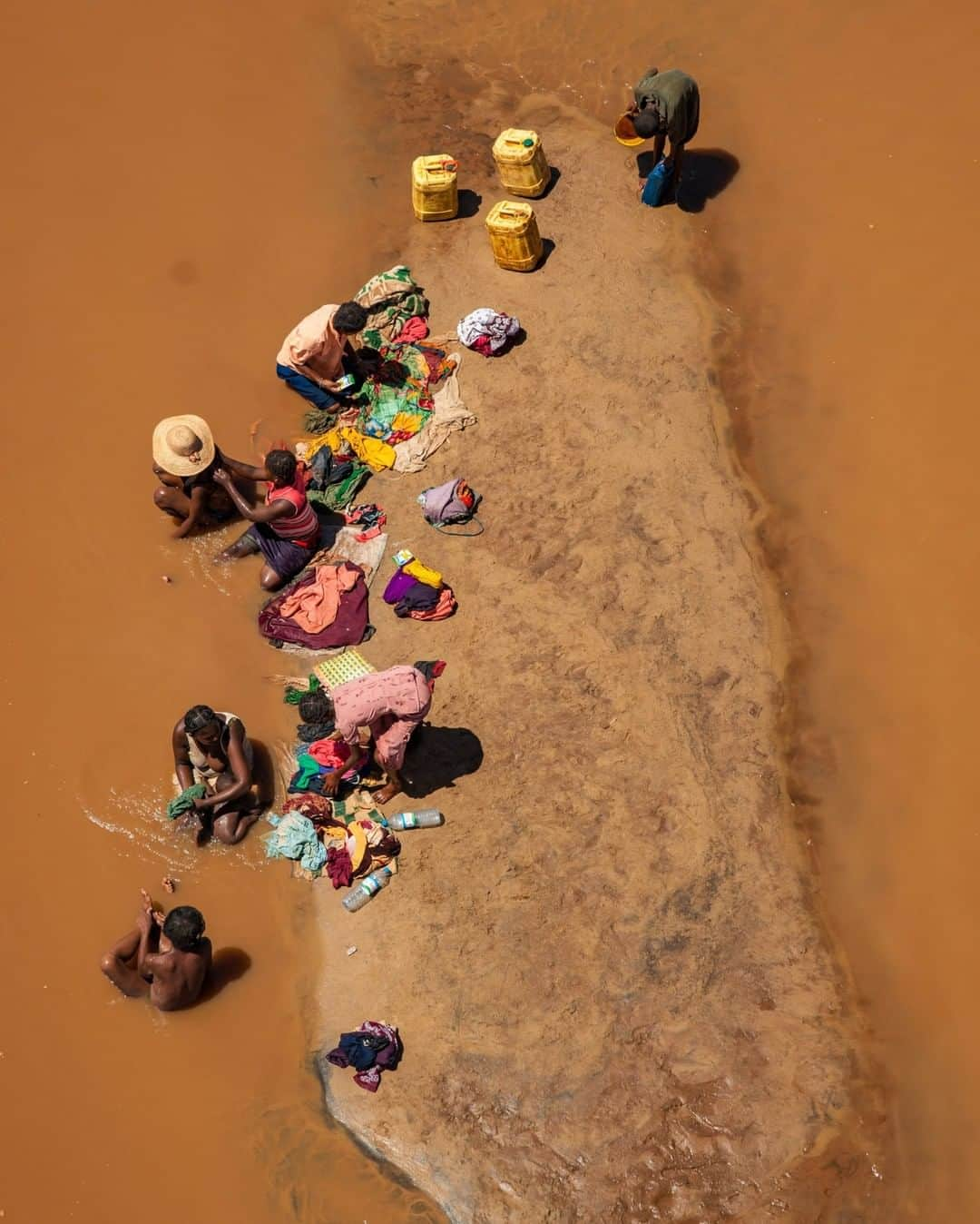 National Geographic Travelさんのインスタグラム写真 - (National Geographic TravelInstagram)「Photo by @cristinamittermeier | The Mandrare River and surrounding regions of Southern Madagascar have been devastated by years of extended drought seasons. Madagascar is a biodiversity hotspot, with over 90% of its wildlife found nowhere else on Earth. The island's diverse ecosystems and its unique wildlife are threatened by the rapidly growing human population and other environmental threats. For me, this is more evidence that the choices we make every day impact our global community and that we are all connected through the world's ocean and waterways. Follow me, @cristinamittermeier, for more images that document the relationships between people and water. #madagascar #mandrareriver #waterconnectsusall」8月18日 22時03分 - natgeotravel