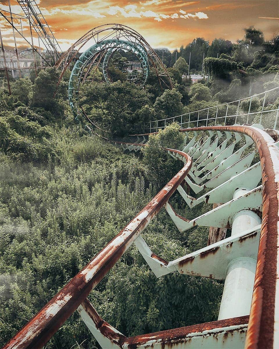 Berlin Tokyoさんのインスタグラム写真 - (Berlin TokyoInstagram)「Forgotten Dreamland. . . You can find my photo book about abandoned places I have been last 3years on Amazon. Please search ( Silent World , Yuto Yamada ) or check my website yuto-yamada.com from my profile.  過去３年間ベルリンを中心に世界の廃墟を撮影した廃墟写真集「 Silent world 」パイインターナショナルより絶賛発売中です。全国の書店、Amazon、7netなどで購入可能です。  ISBN-10: 4756250009  ISBN-13: 978-4756250001 . . . #hellofrom #japan」8月18日 22時04分 - tokio_kid