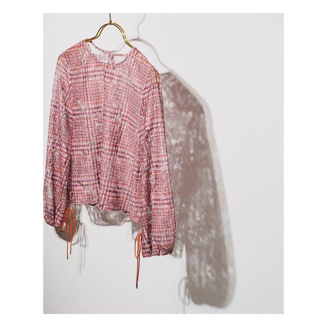 のインスタグラム：「ー Online LIMITED ー﻿ ﻿ ﻿﻿#lilybrown #リリーブラウン﻿ #autumn #autumncollection ﻿ #vintage #vintagefuture ﻿」
