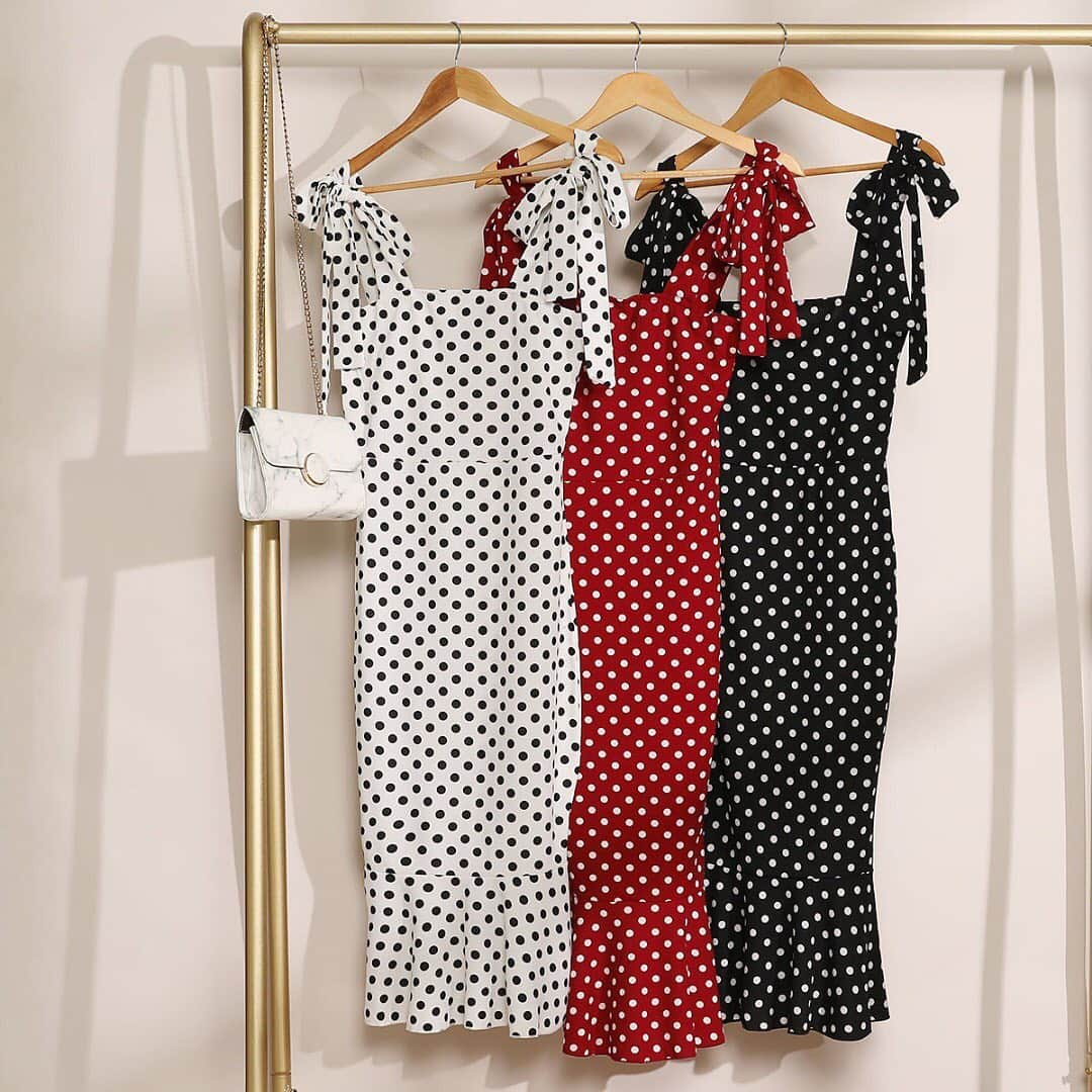 SHEINさんのインスタグラム写真 - (SHEINInstagram)「Which one belongs hung in your closet? Shop 'SHEIN Self Tie Shoulder Polka Dot Ruffle Hem Dress' link in bio. ID:417900,515926,673841 #SHEIN #SHEINOOTD #SHEINstyle #OOTD #dress #hem #polka」8月18日 22時08分 - sheinofficial