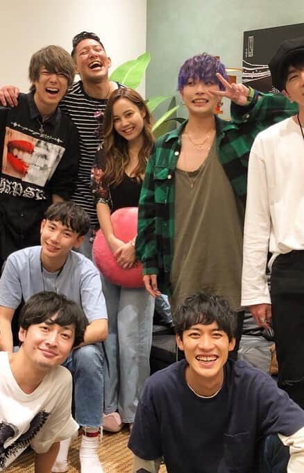 引地敬澄のインスタグラム：「改めて…AbemaTV【 #かぐや姫と7人の王子たち 】をご視聴くださったみなさん！！ . そして、本当に素敵な共同生活での時間と素敵な想い出をくれた、エリやん、執事先生、スタジオの田中みな実さん、ミキの昴生さん、亜生さん、制作＆Abemaスタッフのみなさん、、、そして王子たち！！ . 本当に本当に絶賛ありがとうぉぉぉおおおございます！！！！！！ . . 一言でまとめると、、、 . . 絶賛愛してるぜい( ^ω^ )♪ぱおーに！！ . . 本当に僕の人生で最高の想い出です！！ . . そんなこんなでみんなとお別れするのが寂しすぎるので、、、 このYoutubeチャンネルを使って、エリやんと王子のみんなと第三の共同生活の様な想い出たくさんアップしていきたいと思います！！！ （※絶賛チャンネル登録してね！！🐕🍀） . . . これからも【 #かぐや姫と7人の王子たちファミリー 】を絶賛絶賛宜しくお願い致しますー！！！ . . . by,エリやんのHAPPYとPEACEのデザイナーたかちゃん …という名のみんなのぱおーにより🤘😼🍀。 . . ナイスぱおーに！！ｗ」