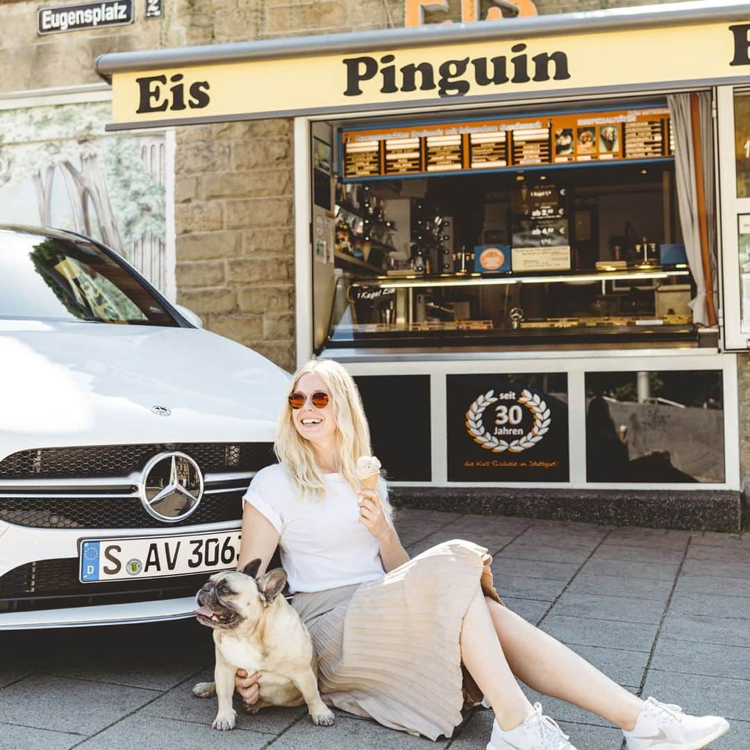 メルセデス・ベンツさんのインスタグラム写真 - (メルセデス・ベンツInstagram)「The Best Or Nothing – what's working for cars can't be wrong for gelato, right?  Did you know that Eis-Bistro Pinguin in Stuttgart offers a dedicated Mercedes-Benz flavor? 📸: @janinekyofskyfotografie」8月18日 22時30分 - mercedesbenz