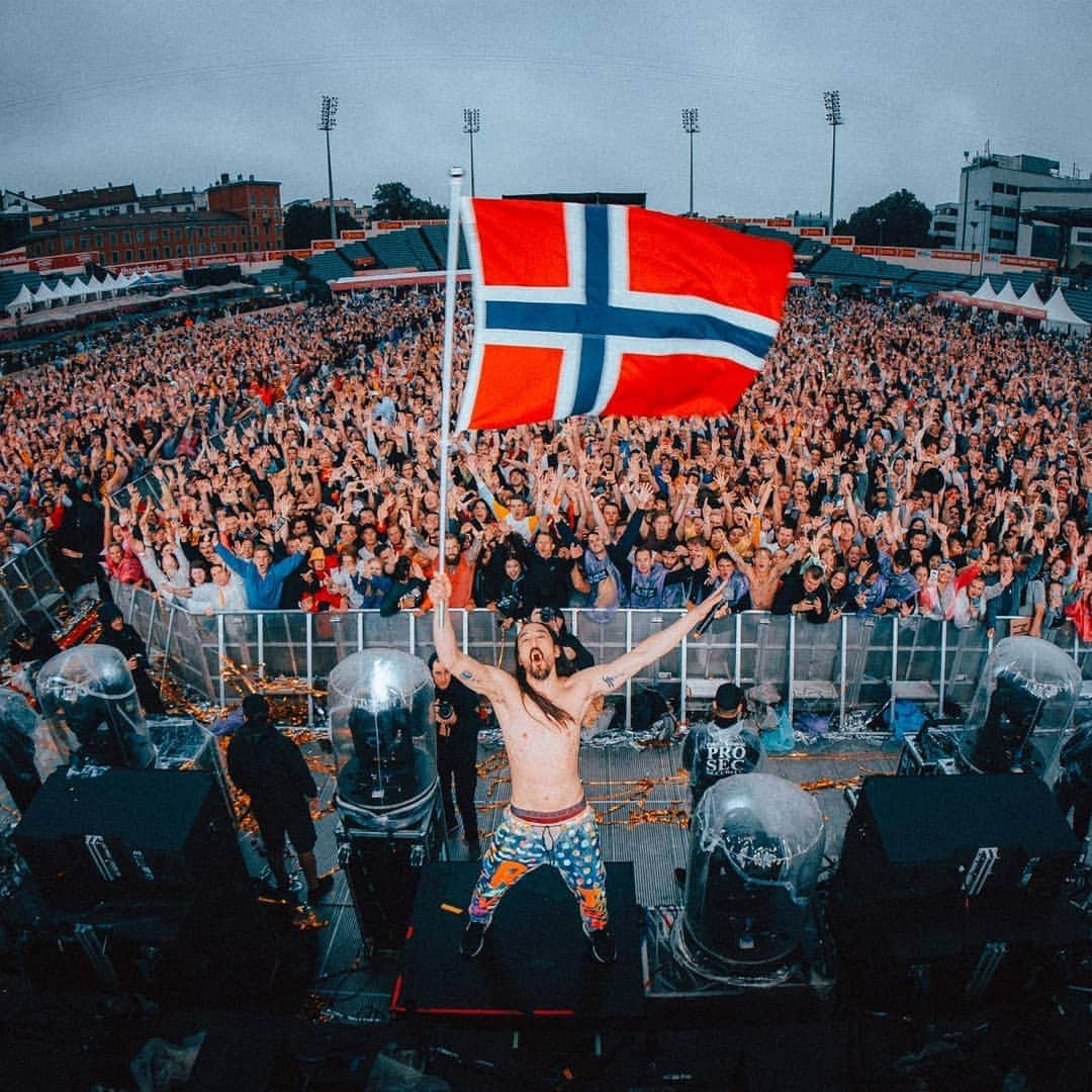 スティーヴ・アオキさんのインスタグラム写真 - (スティーヴ・アオキInstagram)「Wowwweee Norway!! 🇳🇴🇳🇴🇳🇴🇳🇴」8月18日 22時40分 - steveaoki