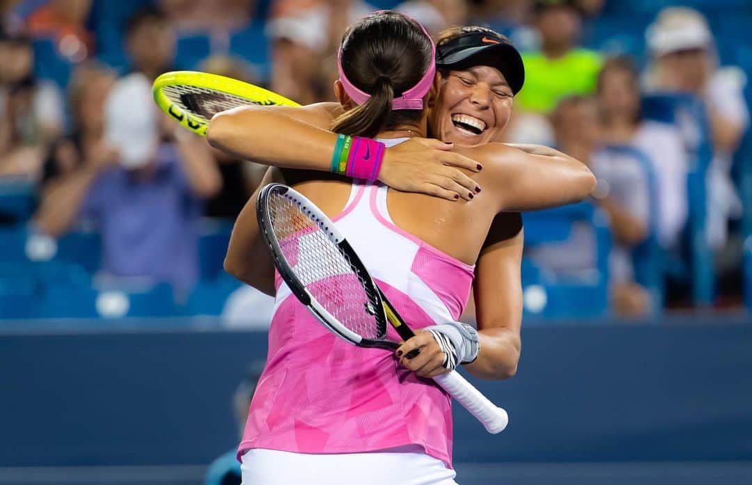WTA（女子テニス協会）さんのインスタグラム写真 - (WTA（女子テニス協会）Instagram)「@lucik85 and @aklepac13 take the @cincytennis doubles title 🏆🙌👏💪」8月18日 22時36分 - wta