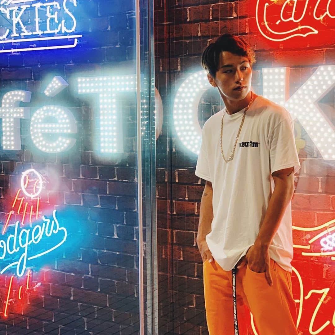 のインスタグラム：「渋サマありがとう✌🏾🔥 野外のライブって中々ないから 楽しかった！！！ 8月も後半に突入‼️ みんな夏満喫してる？🏄🏼‍♂️ コメント待ってるね！！！✨ 写真はスワイプしてね^ ^👉」