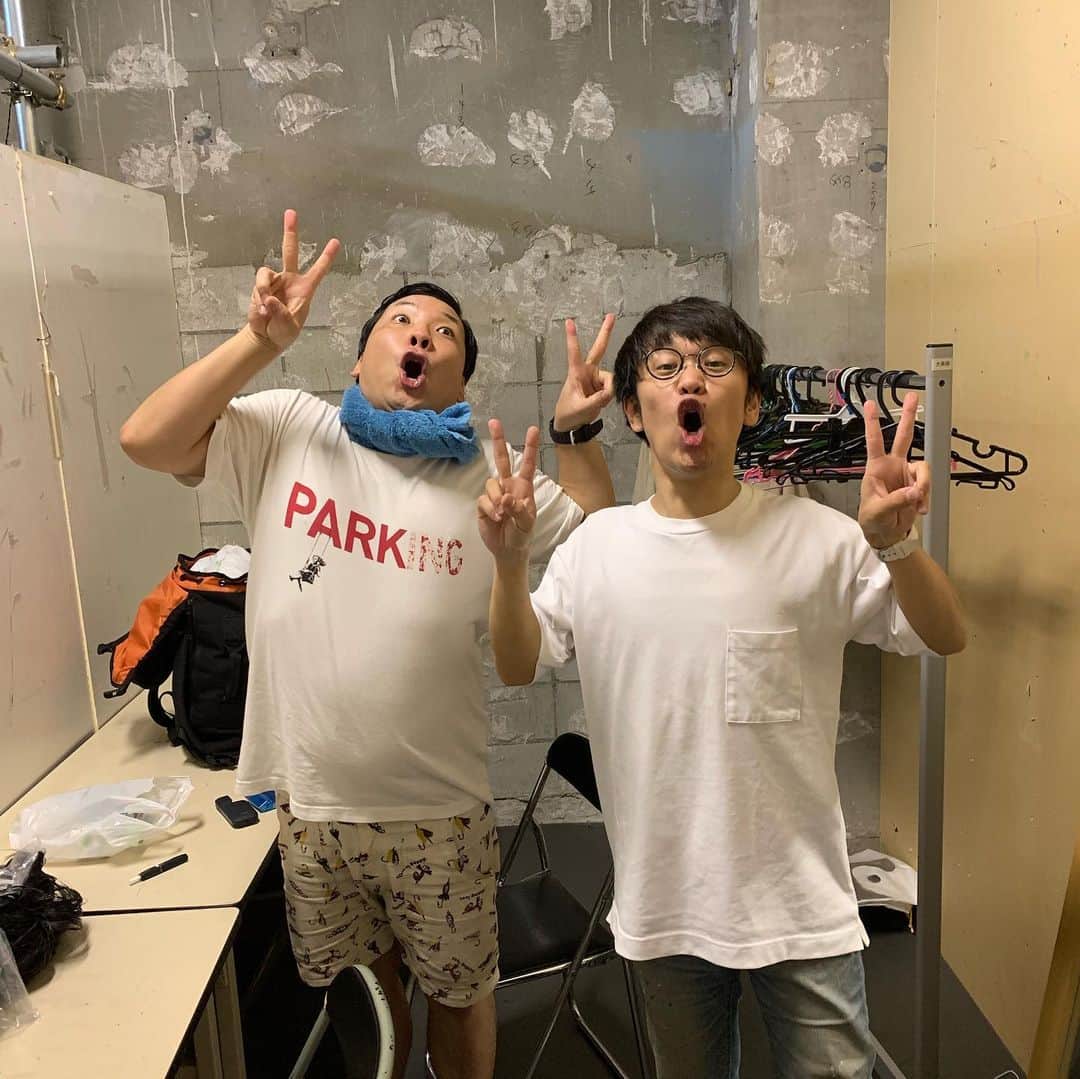池田真一のインスタグラム：「ZAZAHOUSE行ったらインディアンスとラニーノーズおってんけど写真の写り方両極端やった！ どっちもコンビの色が出ててええね！ ほな、今からhuluであなたの番です見るからほっといてな！」