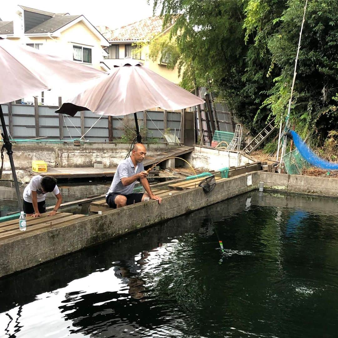 和田 一浩のインスタグラム：「今日は久しぶりに魚釣り🎣釣り堀で鯉釣りをしました。早く磯釣りがしたい。 #釣り堀 #和田一浩」