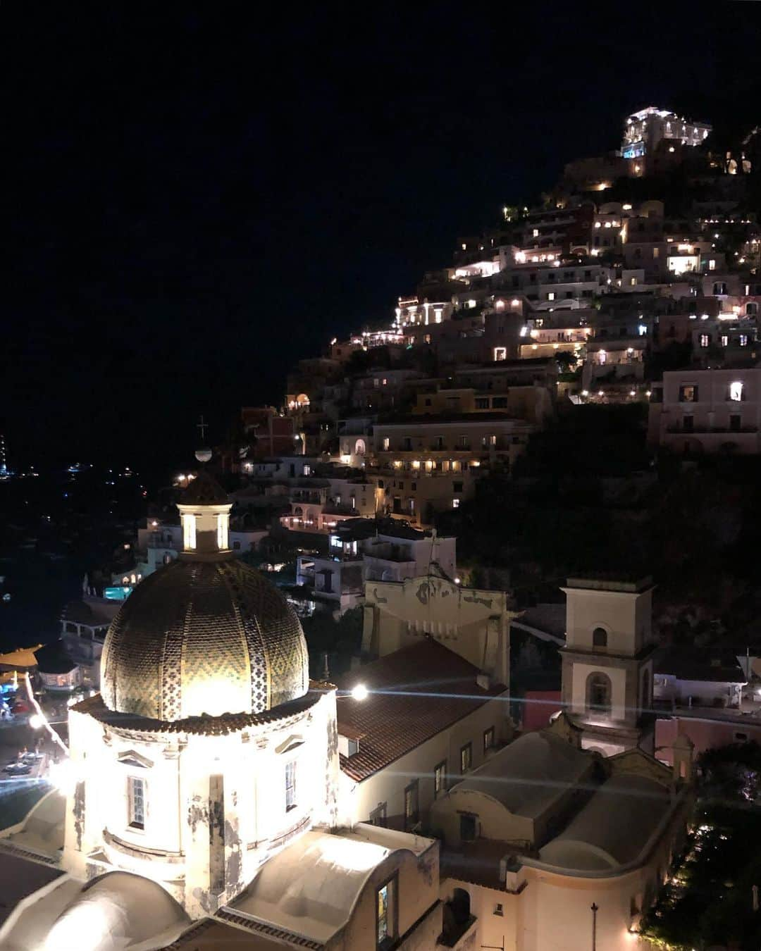 冨張愛さんのインスタグラム写真 - (冨張愛Instagram)「最高だった夏のpositano♡ まさにバカンスという雰囲気を味わえて 宿泊したシレヌーセにも うっとりが止まらなかった...☺︎ 8/15は聖母被昇天祭だったみたいで お部屋から花火を見ることができて圧巻の景色に涙出ました😭🙏💓 また来れますように...と願って お仕事頑張ろう💪✨ * onepiece ... #estellak @_estella.k_  #lesirenuse #instatrip #instatravel #instagood #coordinate #ootd #outfit #fashion #instafashion #meg_ootd #travel #trip #amalfi #positano #코디네이트 #패션 #카메라 #コーディネート #コーデ #ファッション #今日のコーデ #今日の服 #157cmコーデ #イタリア #アマルフィ #ポジターノ #レシレヌーセ #旅行 #エステラケー」8月18日 22時59分 - megumitomihari