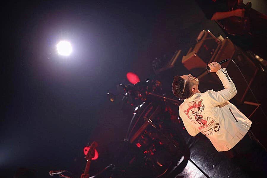 清木場俊介さんのインスタグラム写真 - (清木場俊介Instagram)「・ PREMIUM NIGHT 2019 “ROCK'N ROLL” ・ ・ 本日、満を持して開催された 女祭 Zepp Tokyo公演の様子をお届け致します！ ・ ・ 前回の女性限定ライブ"ROCK for WOMAN"からはや3年。 待ちに待った女祭の幕開けです！！ ・ 来週の名古屋CLUB QUATTROは完売御礼！ Zepp Osaka Bayside は若干数ですが まだチケットのご用意がございます！ どうぞ、お友達のレディとお誘い合わせのうえご参加ください！ お待ちしております！！ (STAFF) ・ #清木場俊介 #女祭 #ZEPPTOKYO」8月18日 23時00分 - kiyokiba_shunsuke
