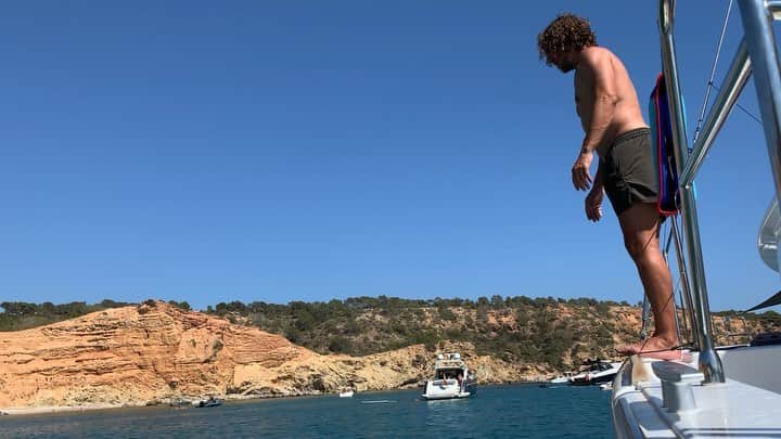 カルレス・プジョルのインスタグラム：「Mejorando el picado... 🤣🤣🤣」