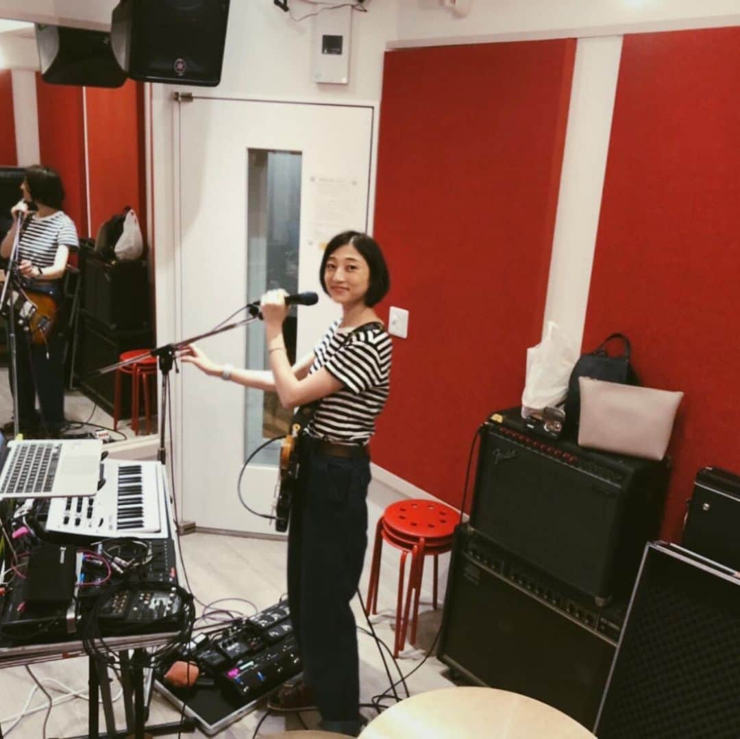 沙田瑞紀さんのインスタグラム写真 - (沙田瑞紀Instagram)「しばらく 曲作りばかりだったのですが ひさびさにスタジオ  ふむふむ、う〜む、そうかぁ、と いろいろ見えてよかった...💭 miidaで使う機材も整ってきたぞ〜 #miida」8月18日 23時09分 - mizuki_masuda