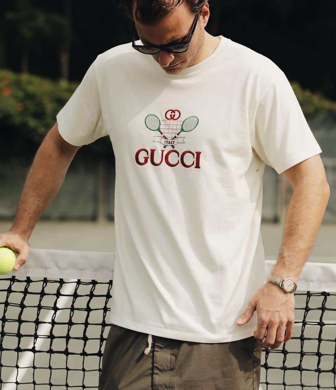 MR PORTERのインスタグラム：「If MR PORTER made tennis whites. 🎾 Welcome to the Hamptons Summer Classic. Follow along on IG stories as we take to the court. #MRPORTERHamptons - T-shirt @gucci available via the link in bio or tap to shop. #HSClassic」