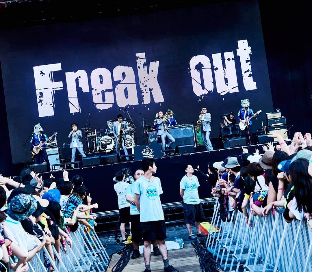 谷中敦さんのインスタグラム写真 - (谷中敦Instagram)「『Freak It!』 MAN WITH A MISSION＋Tokyo Ska Paradise Orchestra初披露でした。何とRecに参加してから実に4年くらい経つんだよね。もう感激しかなかった。こんな格好いい曲に加われて幸せです。この日はスカパラも『リボンfeat.桜井和寿』も初披露だったし、そういう意味ではかなり自分たち的にはテンション高かったけど、#サマソニ の #MarineStage で初披露なんて最高の栄誉。エキサイティングでした。#summersonic2019 #mwam #manwithamission  Photo by @imdaisukesakai」8月18日 23時11分 - a.yanaka