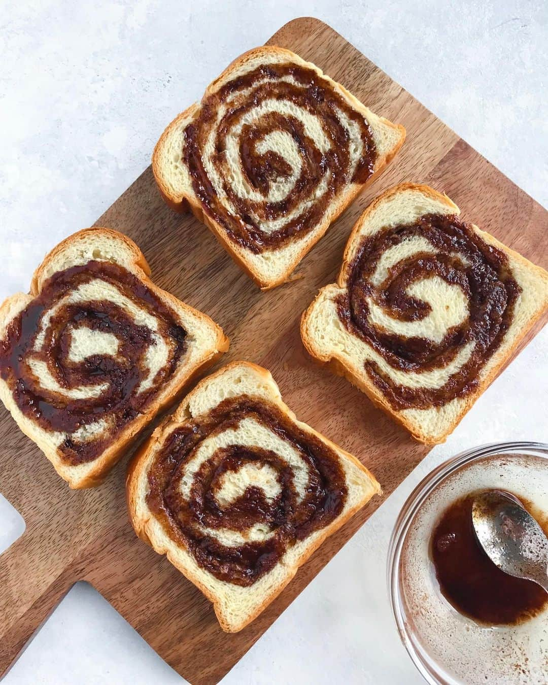 Easy Recipesさんのインスタグラム写真 - (Easy RecipesInstagram)「Happy Sunday Everyone! Here is a breakfast idea for you today! Cinnamon Swirl French Toast. Full recipe link in my bio.  https://www.cookinwithmima.com/cinnamon-swirl-french-toast/」8月18日 23時24分 - cookinwithmima