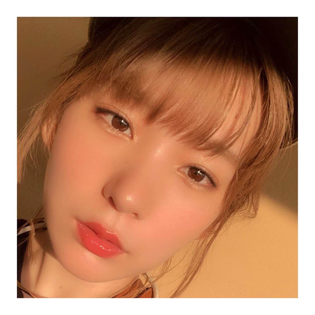 高槻かなこさんのインスタグラム写真 - (高槻かなこInstagram)「. セルフメイク🙂🙂🙂 マットよりもキラキラツヤ感メイクが好きだな〜代謝いいから自然とツヤ出ちゃうし。ツヤじゃなくてテカリか！！！☀️ . . 何使ってるかとかみんな気になる？需要あればメイク道具上げようかな？💄 . #selfie #makeup #オレンジメイク #イエローメイク」8月18日 23時26分 - kanako.tktk