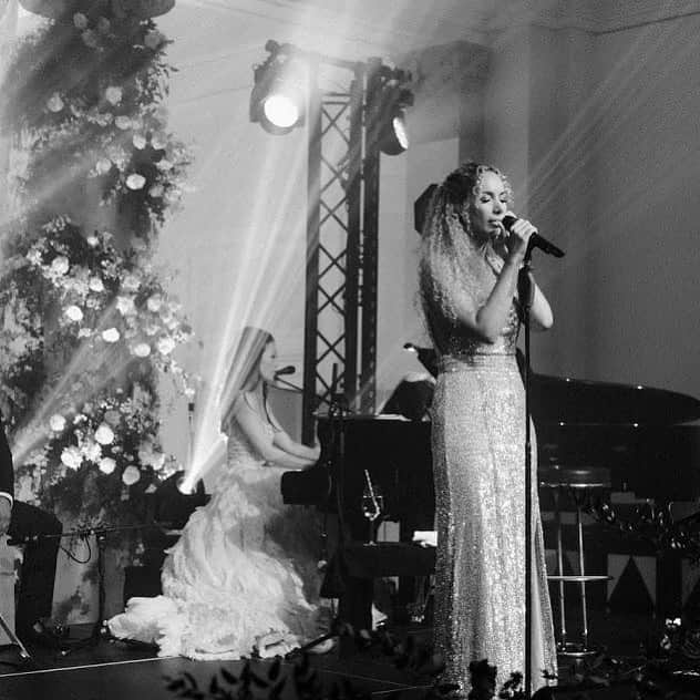 レオナ・ルイスのインスタグラム：「For the love you bring won’t mean a thing, unless you sing...sing, sing, sing 🎼」