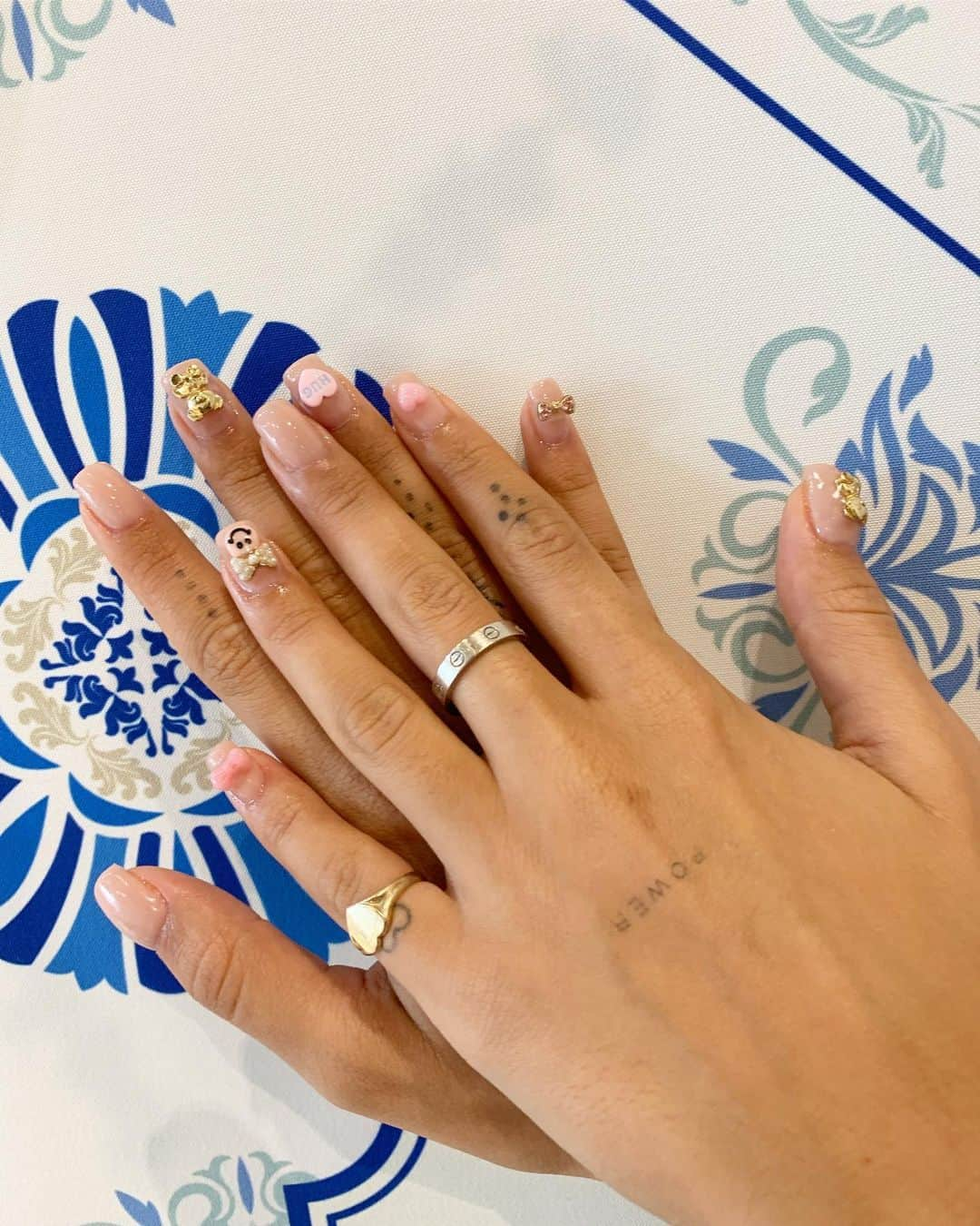 Jill&Loversさんのインスタグラム写真 - (Jill&LoversInstagram)「Thank you again ❤️❤️❤️❤️ @ritaora  #jillandlovers #nail #nailart #paragel #gelneil#gel #ネイル #ネイルアート #me #look #love #かわいい」8月18日 23時26分 - jillandlovers