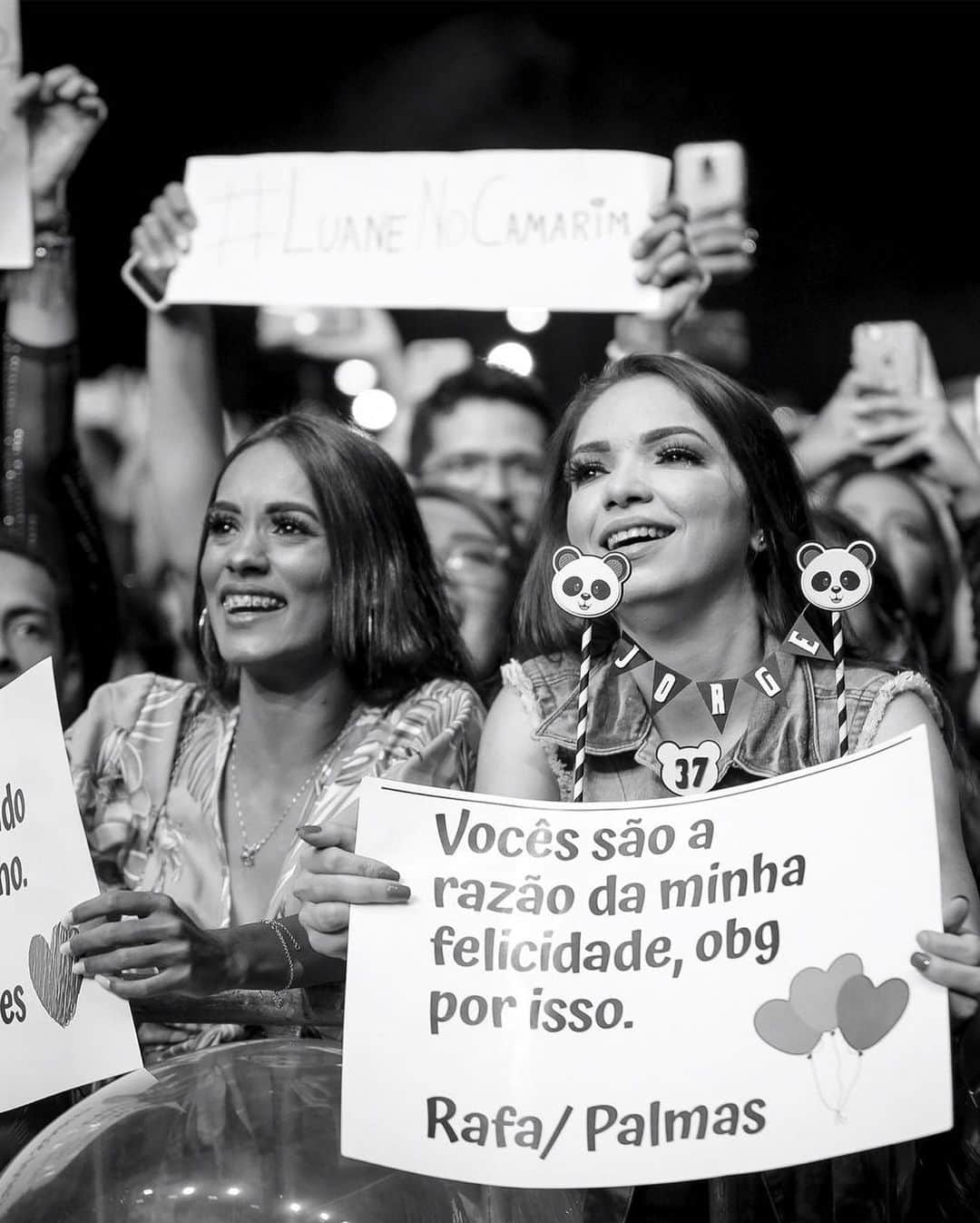 Jorge & Mateusさんのインスタグラム写真 - (Jorge & MateusInstagram)「E foi assim o nosso retorno em Palmas/TO. Mais um VillaMix pra conta!! Até a próxima se Deus quiser. 👊🏼🎸🎤🎼」8月18日 23時26分 - jorgeemateus