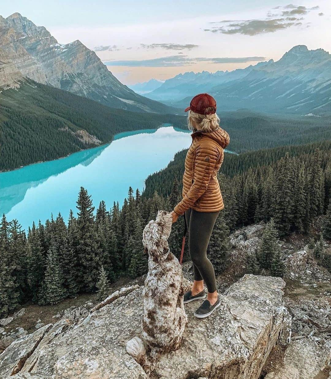 エディー・バウアーさんのインスタグラム写真 - (エディー・バウアーInstagram)「Top off your adventure wardrobe with a classic - The Eddie Bauer First Ascent trucker cap.  #LiveYourAdventure⁣ ⁣ 📷: @brookewillson」8月18日 23時28分 - eddiebauer