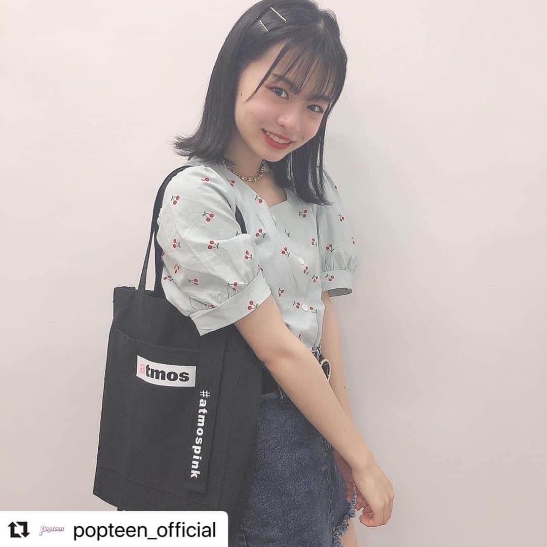 のインスタグラム：「. この度、atmos pinkとティーン世代の人気ファッション誌POPTEENとのコラボが実現！！🥳💞 コラボデザインのトートバッグが付録として登場しちゃいます🤭💗 #Repost @popteen_official with @make_repost ・・・ 8月30日発売Popteen10月号の付録は人気ブランドatmos pinkと初コラボのトートバッグ💗💗ショート＆ロングのひもつきで気分や服に合わせて使い方4way👏✨マチ＆前面ポケットつきで機能性もバッチリ🙆‍♀️ #popteen#atmospink#バッグ#トートバッグ#付録バッグ#黒#制服にも#私服にも#おしゃれ#付録バッグ#雑誌付録#付録のクオリティ超え#豪華付録」