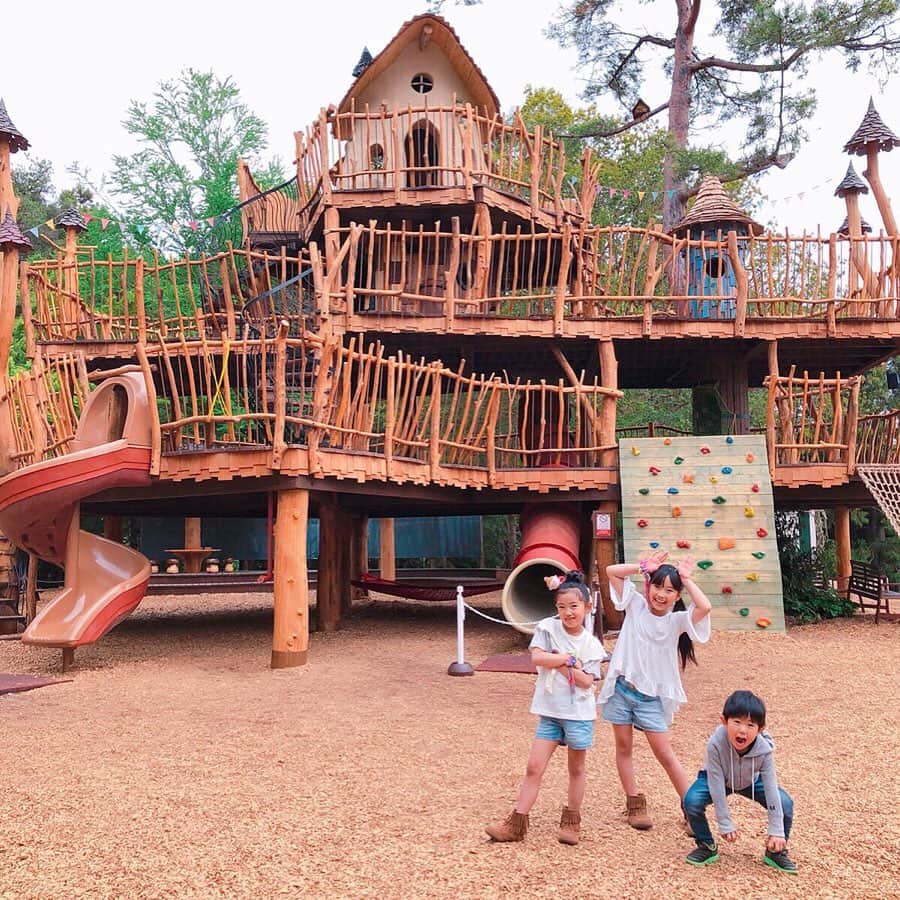 megumi matsuoさんのインスタグラム写真 - (megumi matsuoInstagram)「★★★ ムーミンバレーパーク @moominvalleypark ⁑ エンマ劇場で行われている 「たのしいムーミン一家 春のはじまり」の劇中歌 『雲にのれたら』のダンスが公開されてます ムーミンたちと一緒にキッズトーンのみんな @smekidstone で踊りました♥︎ ⁑ ダンスのフルバージョン、キャラクターごとのポーズもあるので、詳しくはHPを観てみてねー↓↓ https://metsa-hanno.com/lp/kumoninoretara/ #みんなで踊ろう ⁑ #サラミラ#小学生#女の子#js2#js3#girl#キッズ#キッズモデル#キッズトーン#トーンキッズ #kids#kidsmodel#kidstone#ムーミン#ムーミンバレーパーク#エンマ劇場#雲にのれたら#ダンス#youtube#sme#いい思い出#happy#smile#感謝」8月18日 23時47分 - sara_mira_
