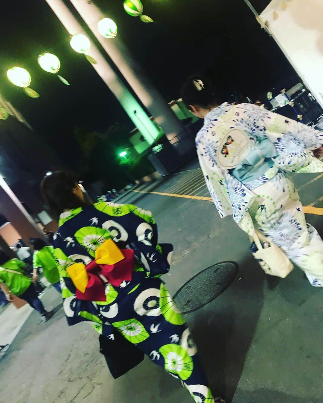 野崎鮎さんのインスタグラム写真 - (野崎鮎Instagram)「大好きな親友ゆうきちゃんと神宮球場へヤクルトスワローズの浴衣でデート♥️ 東京ヤクルト🆚中日 暑かったけど時々吹く風が心地良い🥴 スワローズ勝ったし花火も見れたし楽しい1日♥️ 夢中になれる事があって大好きな場所があるって幸せね♥️ 愛おしい人と過ごす時間♥️ 楽しい時間をありがとう♥️ #東京ヤクルトスワローズ #ヤクルトスワローズ #swallows #東京音頭 #すわほー #えみふる  #野球観戦 #baseball #つば九郎 #ドアラ #浴衣 #夏 #夏の思い出 #花火 #大好きな人 と #大好きな場所 #神宮球場 #summer #bestfriend #dayoff #happytime #happyday #goodday #happy #thankyou #hairstyle #編み込み #想いは届く #願いは叶う ✨ #愛しい人 ♡」8月18日 23時59分 - ayu_nozaki