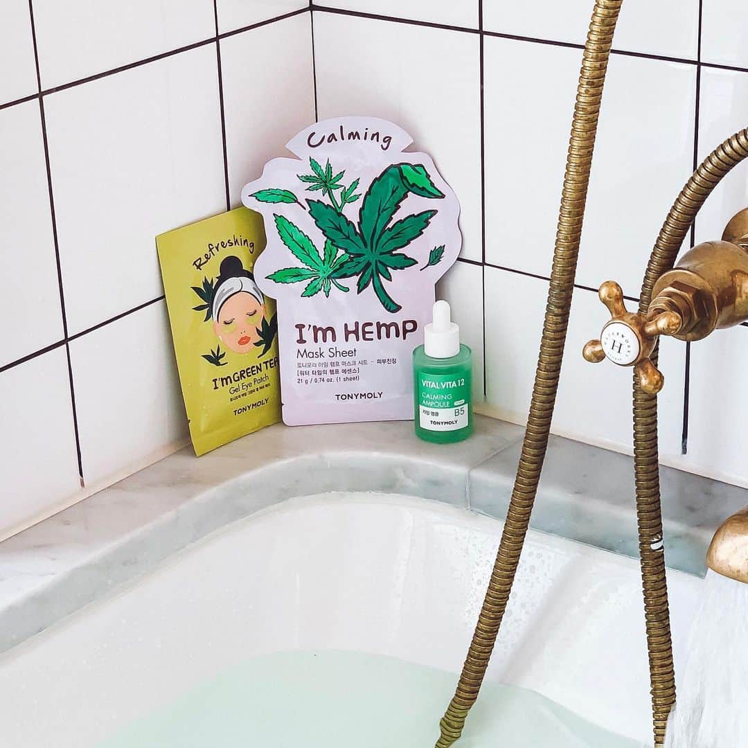 TONYMOLY USA Officialさんのインスタグラム写真 - (TONYMOLY USA OfficialInstagram)「Time to get calm. 💦✌🏻 New Hemp mask available exclusively at @urbanoutfitters #UOBeauty #xoxoTM #TONYMOLYnMe #selfcaresundays」8月19日 9時27分 - tonymoly.us_official