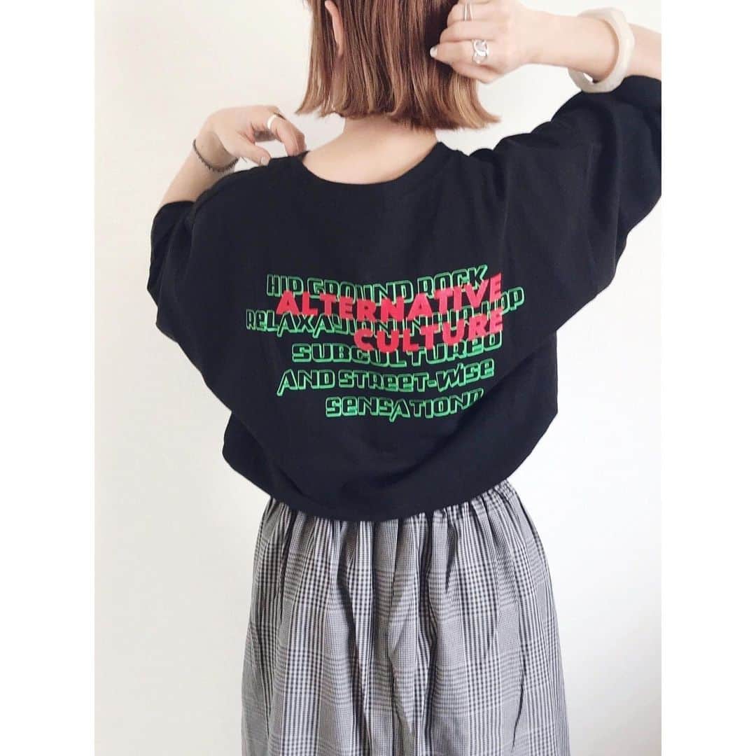 のインスタグラム：「#wear更新 ☝︎ TOPにURL載せてます ．．．．．．✈︎ . . . #code #outfit #ootd . . . 詳しくは#wear で見てね♥︎ wear account → sizu0618 . . . #MINEBY3MOOTD #mamagirl #コーデ #コーディネート #ファッション #今日の服 #今日のコーデ #ママファッション #ママコーデ #ママスタイル#sevendayssunday#セブンデイズサンデイ @sevendayssunday_official」