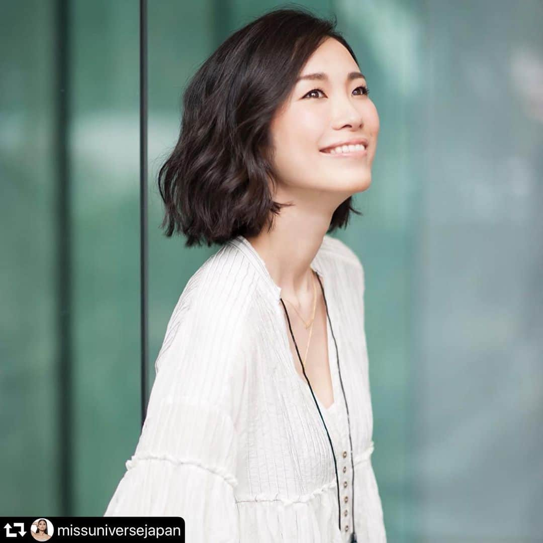 板井麻衣子のインスタグラム：「いよいよ3日後の8月22日に迫る2019ミス・ユニバース・ジャパン・ファイナルでMCを務めます！栄冠は誰の手に！お楽しみに♡ I will be hosting 2019 Miss Universe Japan Competition on Aug 22, 2019! . . #repost @missuniversejapan ・・・ Introducing the MC of 2019 Miss Universe ® Japan Pageant  2019 ミス・ユニバース® ジャパン ファイナル MCはミス・ユニバース・ジャパン日本代表だった お二人に務めていただきます✨ + + 1 Maiko Itai ／板井 麻衣子 @maikorophone ・2010 Miss Universe Japan １９８４年生まれ。大分県臼杵市出身。 上智大学外国語学部ポルトガル語学科卒業。 2010年度「ミス・ユニバース・ジャパン」にてグランプリを受賞。 日本代表として同年8月、ラスベガスにて開催された世界大会に出場。 その後、ラジオのナビゲーターとして活躍の場を広げ、2011年7月からはJ-WAVE「PARADISO」という4時間半の生放送番組を5年間担当。 その他J-WAVEでは、特別番組のナビゲーターとしても数多く出演。 2014年10月からはJFN「simple style –オヒルノオト-」という、お昼の生放送番組のパーソナリティーを2年間務めた。 現在ではJFN「Salvage Music」 、J-WAVE「DIALOGUE RADIO ～in the Dark～」の番組を担当。 2018年には大分県臼杵市より「うすき応援大使」に任命され、モデル、MC、レポーター等多岐にわたって活躍中。 + + 2 Maria Kamiyama ／神山 まりあ @mariakamiyama ・2011 Miss Universe Japan 2011 ミス・ユニバース・ジャパングランプリ。 2015 年に結婚、2016 年男児出産。 ファッション誌、テレビ、ラジオ、イベントなどで活躍。 飾らない明るいキャラクターが魅力で、Instagramも人気。  初の著書「神山まりあのガハハ育児語録」（光文社） 好評発売中。 . . #missuniverse #missuniverse2019 #missuniversejapan #missuniversejapan2019 #2019MissUniverseJapanPageant #ミスユニバース #ミスユニバースジャパン #ミスユニバース2019 #ミスユニバースジャパン2019 #2019ミスユニバースジャパンファイナル #MC #masterofceremony #司会 #司会者  #ナショナルディレクター #nationaldirector #美馬寛子 @hirokomima  @missuniverse」