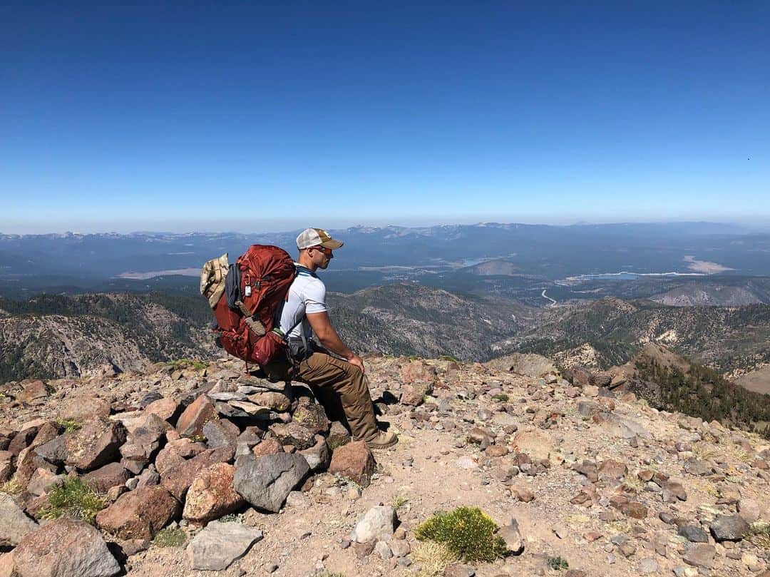 のインスタグラム：「The things that are hard to do are the things you remember forever. Just under 30 miles and I don’t even know how much elevation (highest 10,400ft lowest 6,000ft) ⛰ Stayed over night in between days on the hike for my first time too 🏕  Thanks for the good times @tdalton007 @zacharytarbet」