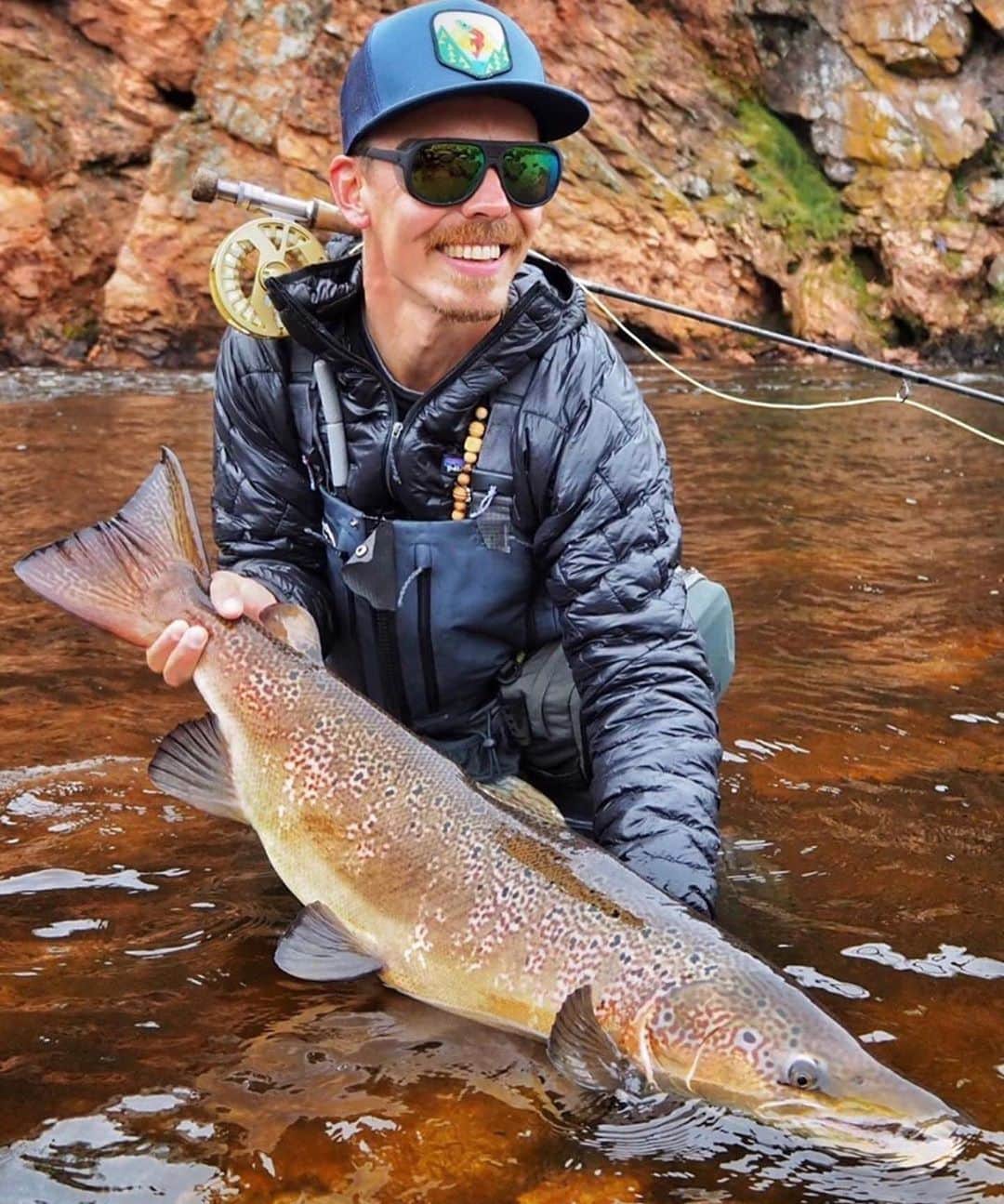 Electric_Fishingさんのインスタグラム写真 - (Electric_FishingInstagram)「@jasperpaakkonen is an actor, activist, and certified fly fishing junkie. Looks like his recent time away from the movie set is paying off in a BIG way! ⚡🙌 Jasper loves the polarized lenses and coverage he gets in our award winning Stacker frame. @electric_fishing ⠀ ⠀ #ElectricSunglasses #ElectricStacker #PolarizedSunglasses #ElectricFishing  #JasperPaakkonen ⠀」8月19日 9時49分 - electric_fishing