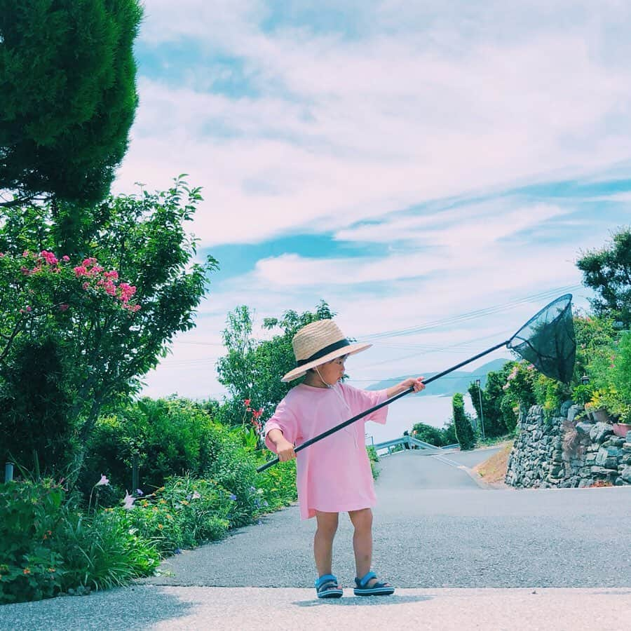 宇藤えみさんのインスタグラム写真 - (宇藤えみInstagram)「僕の夏休み。 蝉やクワガタやクモ。 ミミズやら… 虫がどんどん好きになる。 母も一緒に昔の感覚を思い出してます。 怖いけどw #僕の夏休み#暮らし#日々#成長記録 #男の子ママ」8月19日 9時51分 - emiuto