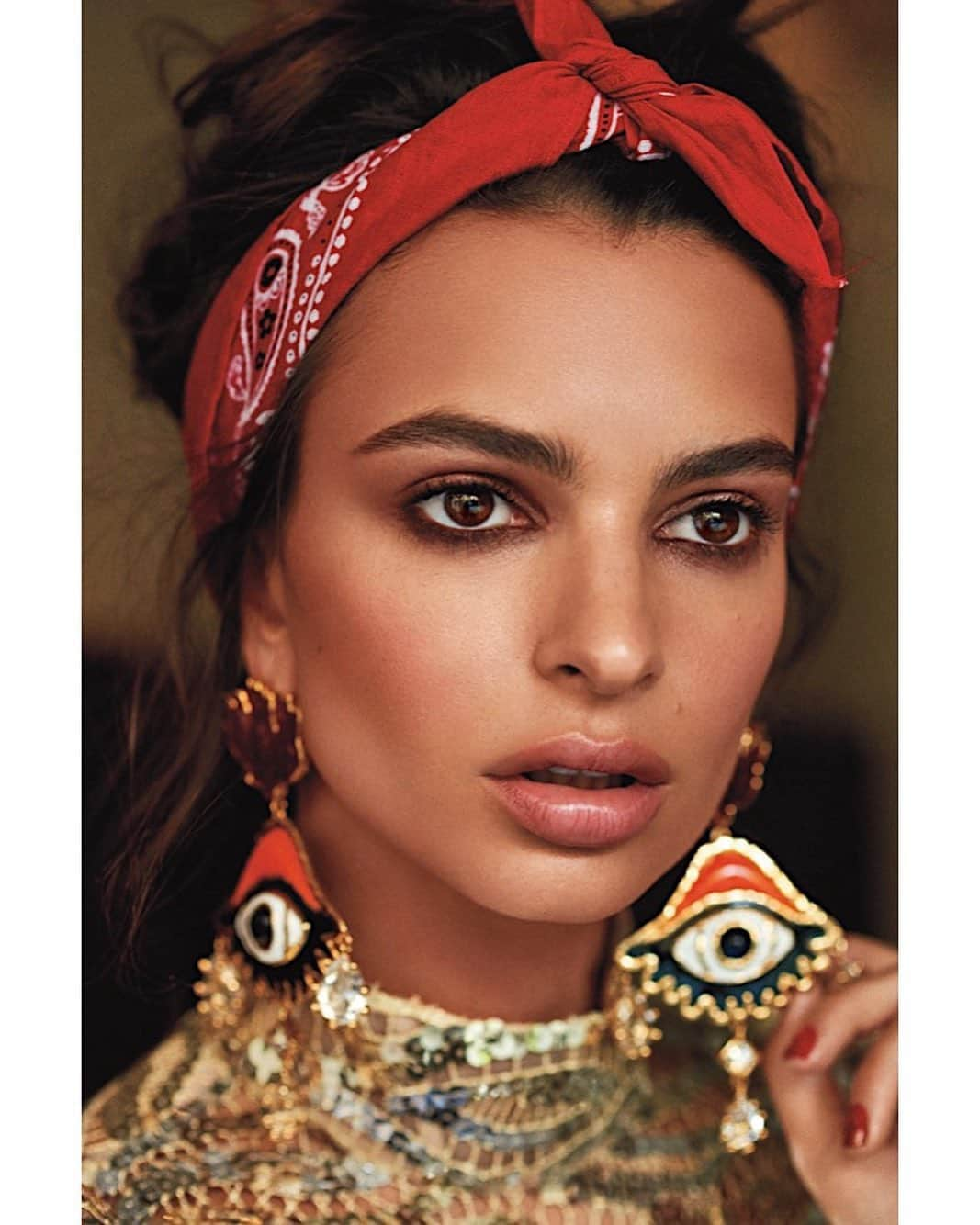 Hung Vanngoさんのインスタグラム写真 - (Hung VanngoInstagram)「@emrata x @instylemagazine 🧡. 📷 @carterbedloesmith 👗 @karlawelchstylist 💇 @harryjoshprotools 💄 @hungvanngo 😘😘 @laurabrown99 @rinajstone」8月19日 10時02分 - hungvanngo