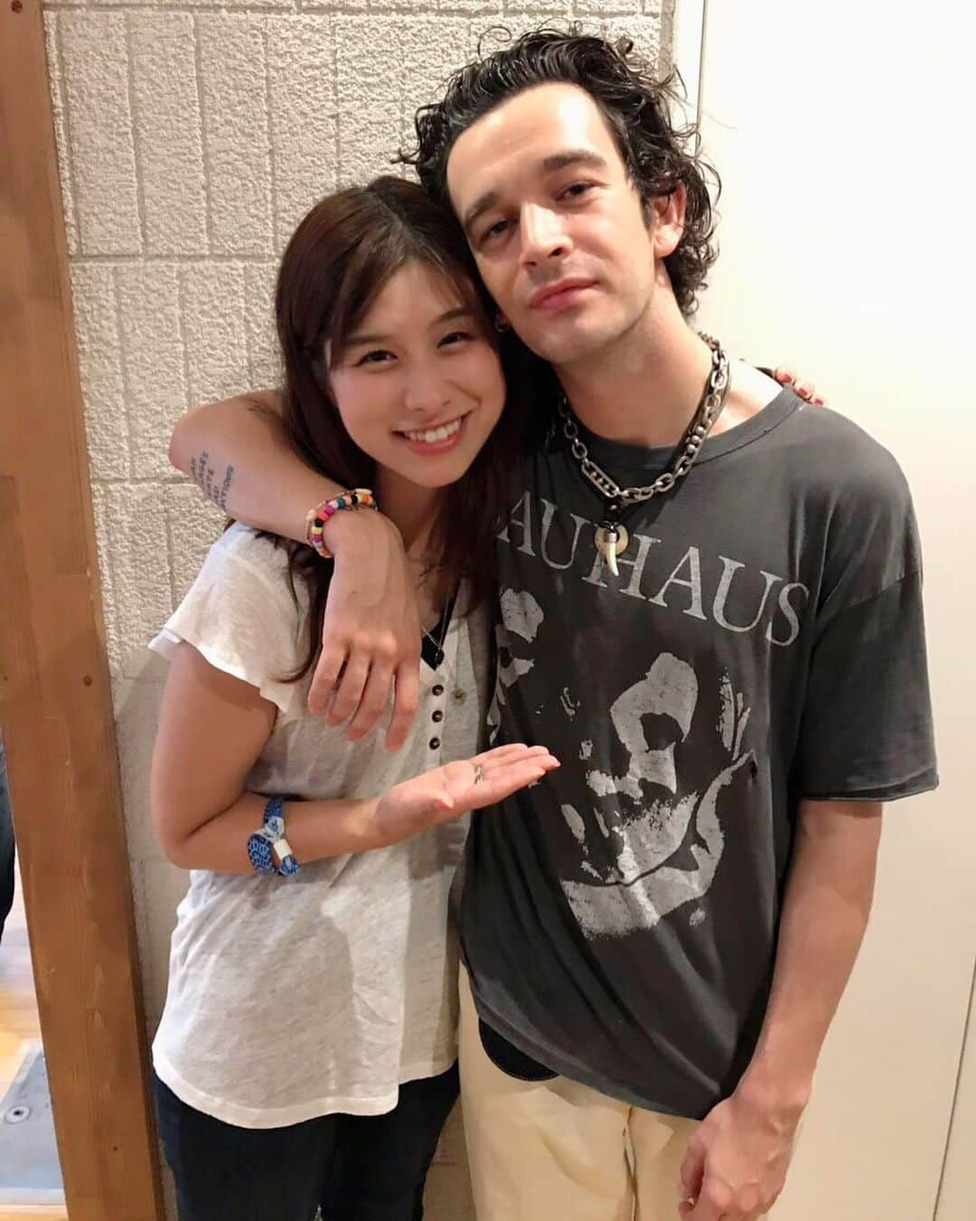 高樹リサさんのインスタグラム写真 - (高樹リサInstagram)「Interviewed with Matty from @the1975 🌏🥾 . #summersonic2019 #The1975 #osaka #FM802 #luckygirl is here🦄」8月19日 9時54分 - lisalisa_takagi