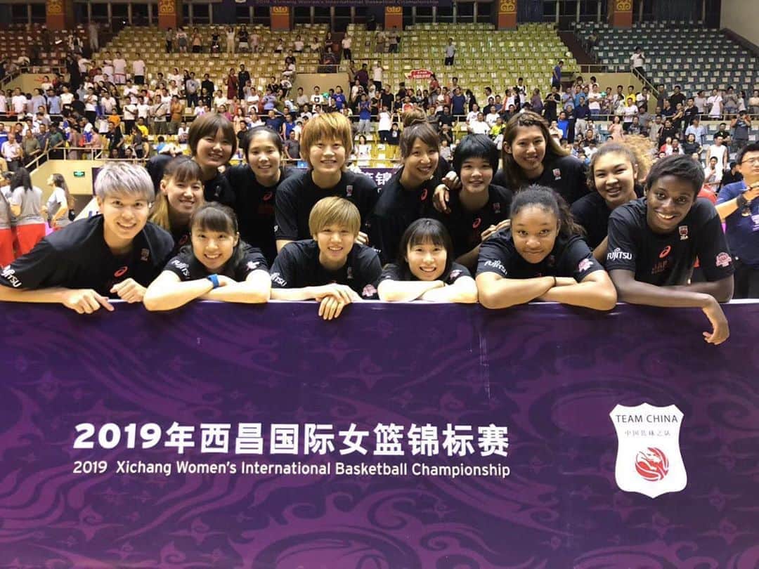 のインスタグラム：「〜3連戦🇬🇷🇨🇳🇵🇷終了〜 久しぶりの国際試合🏀 たくさんの刺激を受け、いい勉強になりました。また頑張ろう！！もっと頑張ろう！！負けるのは嫌いです。 ・ ・ 24日、25日にはさいたまスーパーアリーナでチャイニーズタイペイとの2連戦があります🇹🇭🏀WNBAに参戦やコンディション不良などもあり、国内で日本代表としてユニフォームを着て試合をするのは…4〜5年ぶりだと思います。お時間ある方は是非見に来てください✨たくさんの方にお会いできるのを楽しみにしています！！」