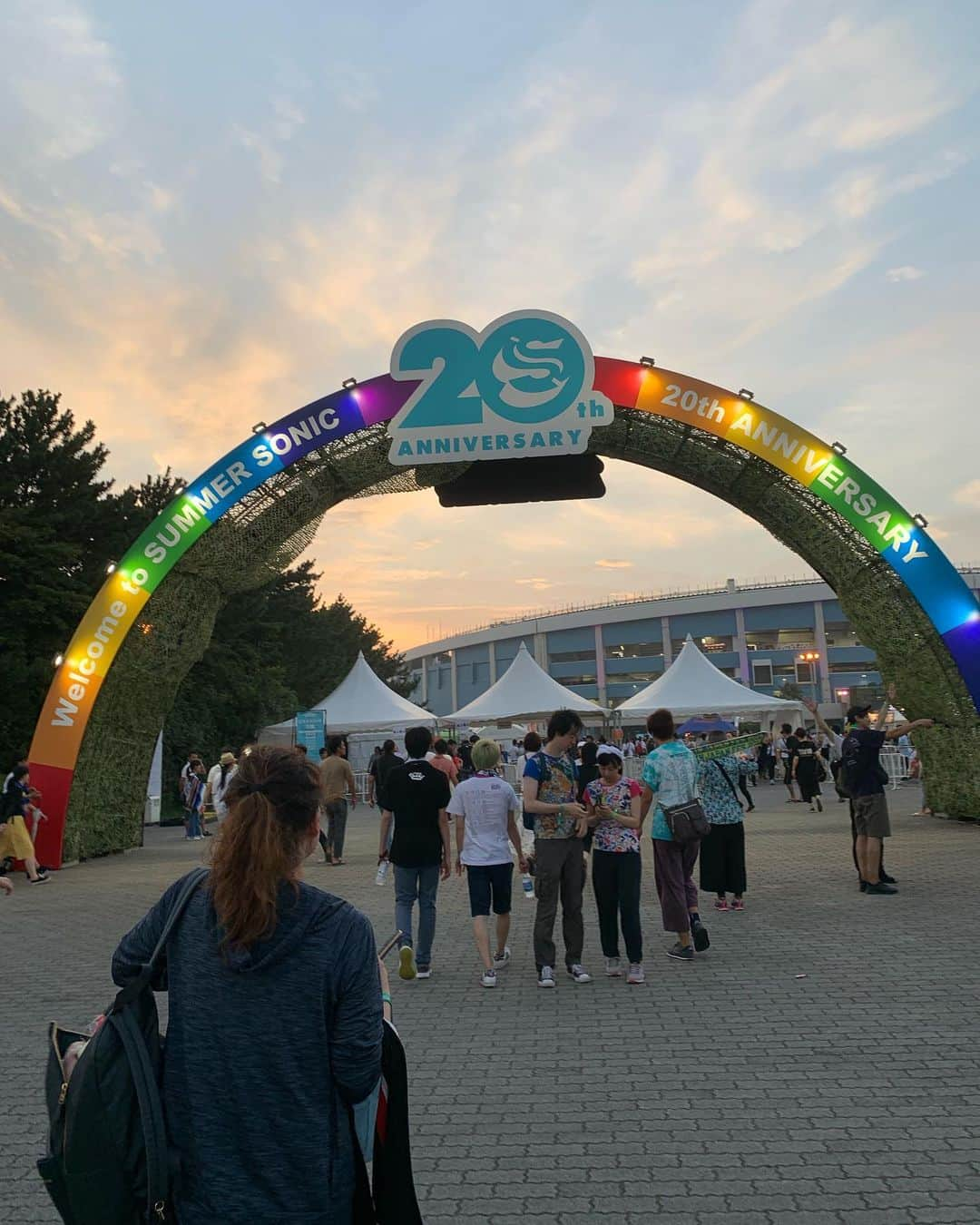 矢原里夏さんのインスタグラム写真 - (矢原里夏Instagram)「🎸Summer Sonic  2019﻿ 2日間は八王子を飛び出して今年も #サマソニ へ‼︎﻿ @mp_japan ブースのＭCを今年も務めさせて頂きました🎤﻿ ﻿ ＭCの合間にOfficial髭男dismが近くで観られたのでもう大満足、と思っていましたが、スタッフさんの計らいで思いがけずレッチリもちょっと観られました。﻿ 初日も夜だけギャル達に合流して観られたB'zに感動感激！ウルトラソウルで「ハイ！」出来て良かったです！﻿ ﻿ 皆さま暑い中、お疲れ様でした（^人^）﻿ 今年もありがとうございました！！﻿ ﻿ ﻿ ﻿ #manhattanportage #SummerSonic #サマソニファン #マンハッタンポーテージ」8月19日 10時07分 - rika_yahara