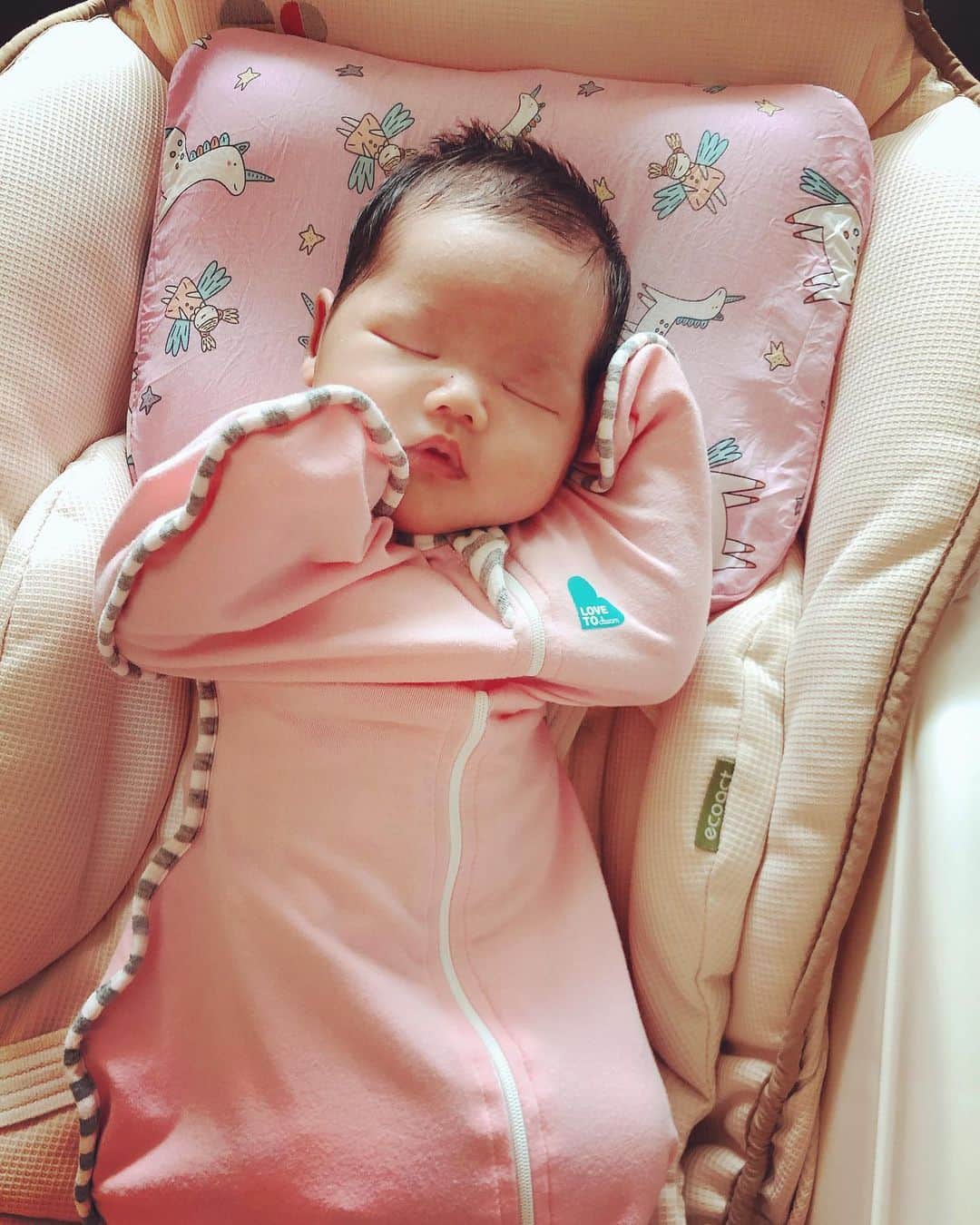Miaさんのインスタグラム写真 - (MiaInstagram)「寶寶妳什麼時候才能睡過夜呢？😵 #睡不飽人生 #寶貝可可 #coco  #Baby」8月19日 10時15分 - mia06120612wgs