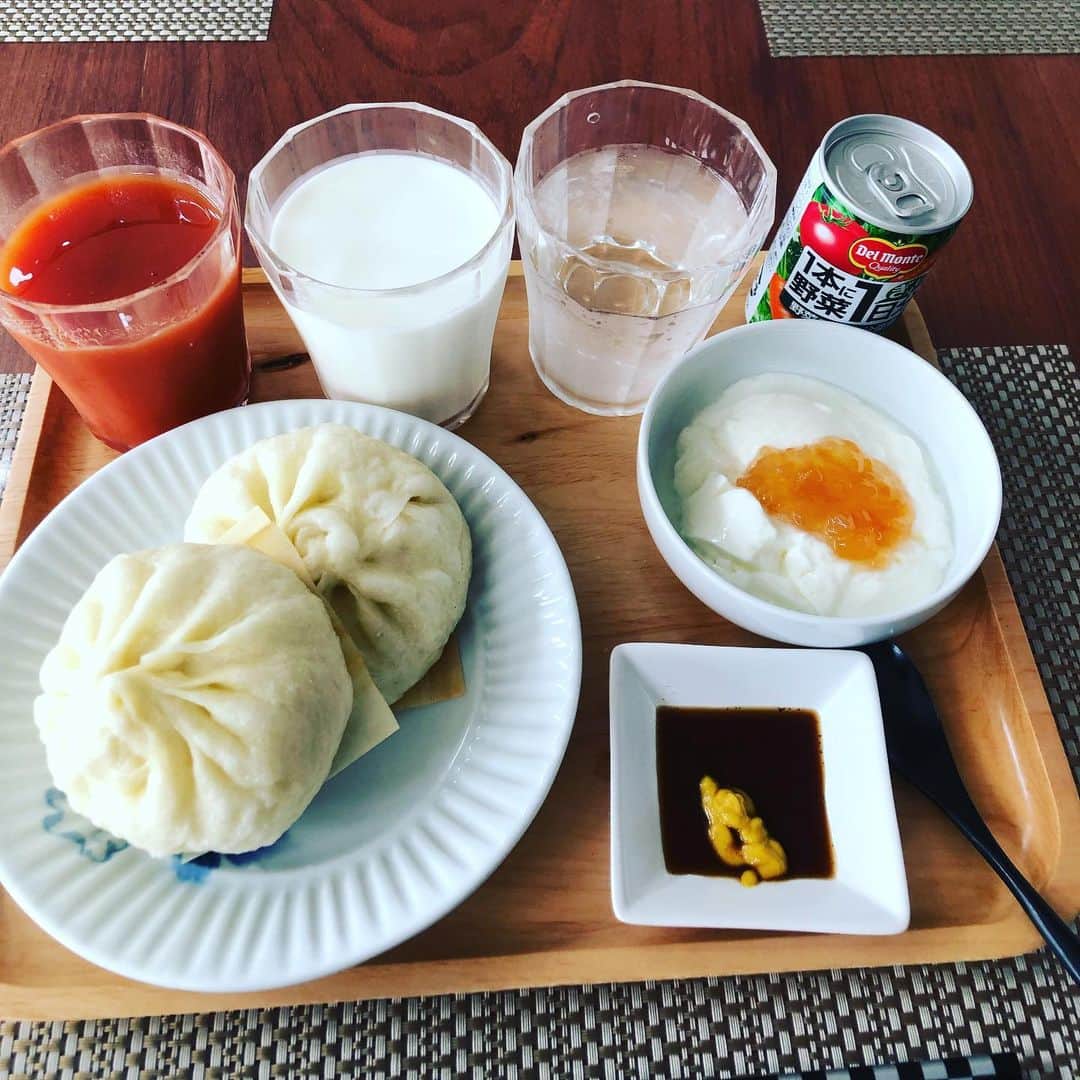 金村義明さんのインスタグラム写真 - (金村義明Instagram)「#朝食#551蓬莱 #肉まん#月曜日#毎日放送ラジオ上泉雄一のええなあ」8月19日 10時21分 - yoshiaki_kanemura