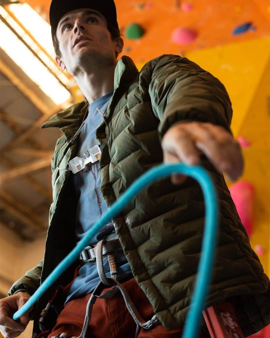 マウンテンハードウェアのインスタグラム：「Don't be a flake. With a little brush off, the Super/DS™ Down Shacket can go from a gym jacket to a spiffed-up shirt. So go climb something and still meet up with your friends after. No change of clothes required. 📷: @francoislebeau.」