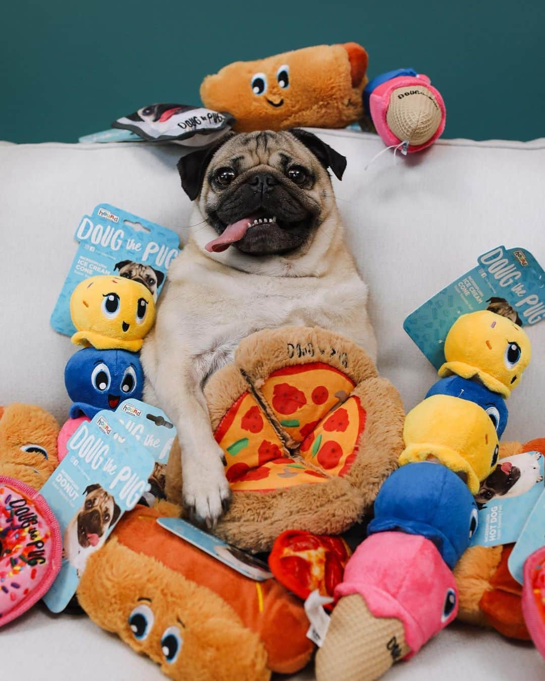 itsdougthepugさんのインスタグラム写真 - (itsdougthepugInstagram)「GIVEAWAY!! 🚨Wanna win my entire new dog toy line AND the chance to video chat with me?? To celebrate the launch of my new line of toys with @outwardhound, we are giving away my set of toys to 20 lucky winners! 3 grand prize winners will win my dog toys AND a face-to-face video play date with me! Here’s how u can enter:  1. Follow @itsdougthepug and @outwardhound 2. Tag as many people u want in SEPARATE comments, each comment is a new entry!  3. Comment as much as u want until 8/22/2019! 4. Winners will be announced on 8/23/2019 in a comment below on both the Doug The Pug and Outward Hound contest posts!  Good luck and go tag ur friends! 🍕More info in the comments below」8月19日 1時55分 - itsdougthepug