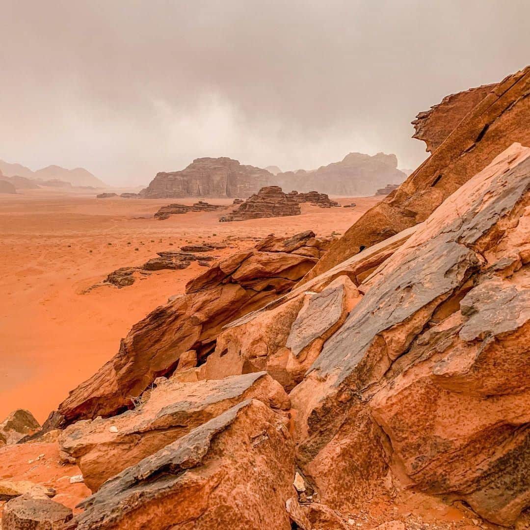 Lonely Planetのインスタグラム：「'Sweeping sand dunes, Bedouin camps huddled under giant sandstone rocks to shelter them from the elements, camels meandering lazily somewhere in the distance. This is Wadi Rum, a desert in southern #Jordan that at times looks like something from another planet—in fact, its served as the backdrop for many films, including Star Wars!' – @globeguide -- That's a wrap for this weekend's takeover. Check out @globeguide for more of Tamara's pics, and tap our link in bio to discover the rest of our top 10 countries for 2019, as well as info on visiting #Petra responsibly!」