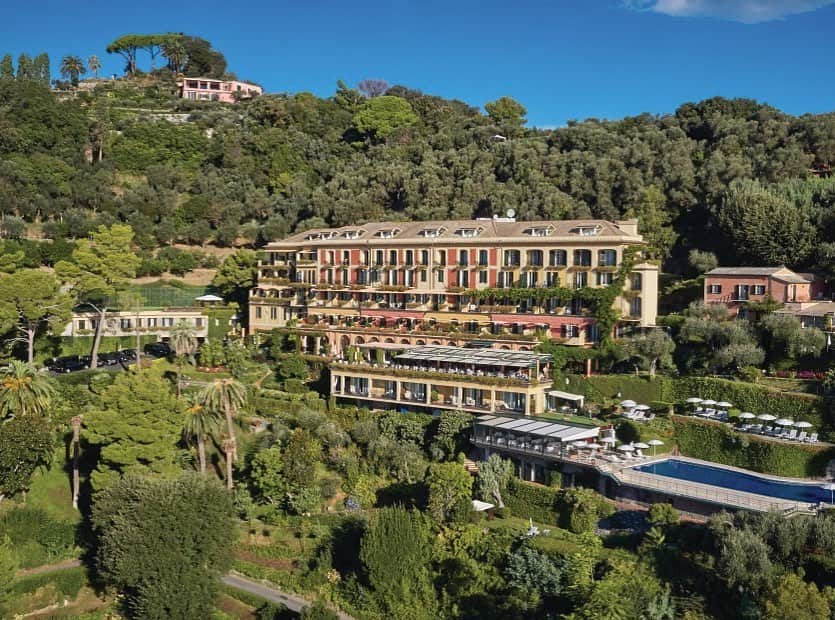 LVMHさんのインスタグラム写真 - (LVMHInstagram)「🌞 Your daily dose of « art de vivre » continues in the midst of summer with our Maisons.  Experience la dolce vita in Portofino at the @Belmond Hotel Splendido and discover the dreamy local delicacies on the Portofino Piazzetta.  _ #TheArtOfBelmond #Belmond #LVMH #summerdays #Summer2019 #dolcevita」8月19日 2時04分 - lvmh